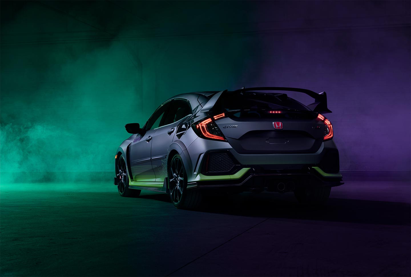 Type R Matte Lak Honda Civic Type R matte wrap with dramatic lighting